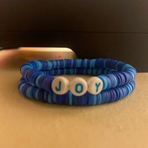 I’m selling bracelets with different sizes and colorful beads.